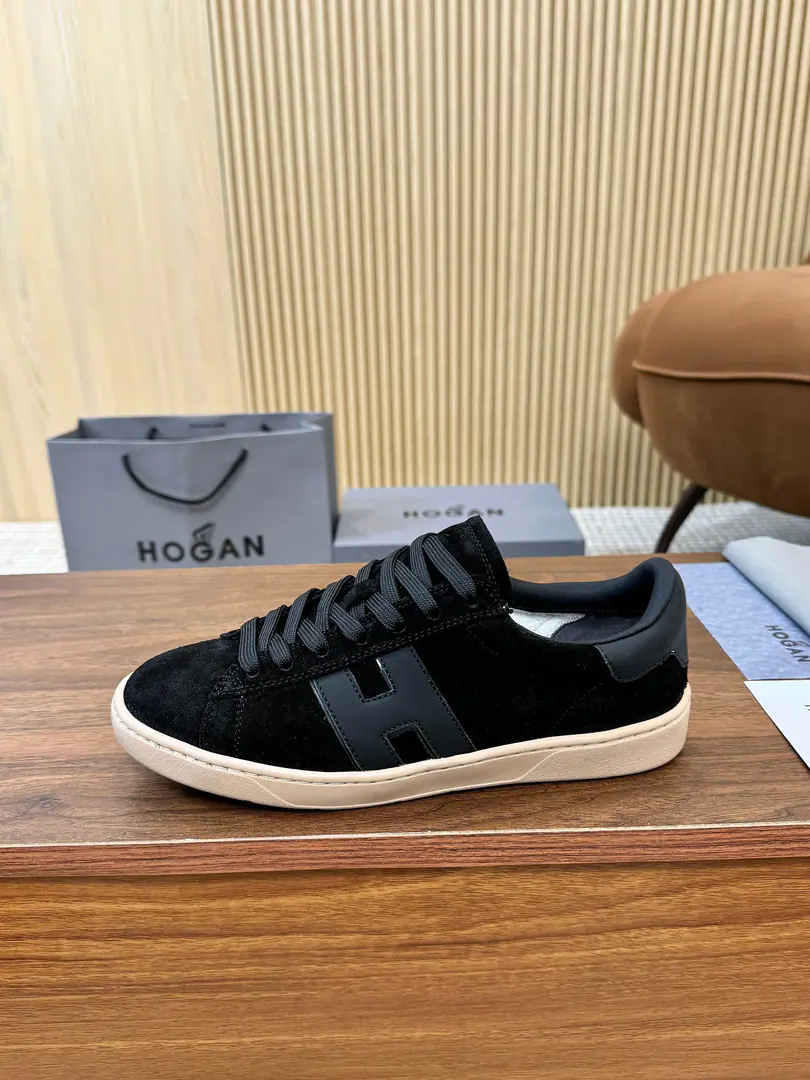 Plant Top Version: Same shoe for men and women. HoganHogan. LatestPlatformRecreation series Sports shoes - Tetsu. Original procurement development Make the goods. This one.PlatformSports and leisure shoes, Lines, Reconstruct style, - Let it out. - Good pace.. Smart, ancient elements and urban fashions., The shoes are simple and easy, and they're not new. Send a cabinet for fine packaging🛍📦 ▪️Fabulous.: Original customized import of head-level cattle skin ▪️Uchi.: Original custom customised in soft sheep skin ▪️Otsumi!: Original modeling slide-proof rubber floor ▪️Bottom: 4.5CM ▪️Size: Female36-44Code, （35/45/46It's a deal or a deal.）