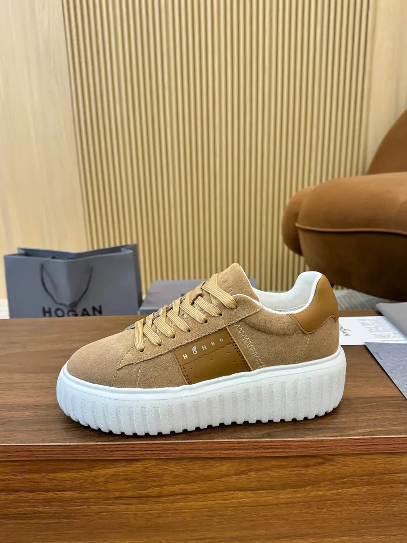 Plant HOGAN·Hogan. New transfer will blow. H-STRIPESA series of couple-ass, cracker-ass, boat-shoes and leisure sneakers.. Top Version🔝Original purchase development for sale👍🏻 This sectionH-STRIPESThe series of sneakers are designed with a thick base of vertical bars and twigs., It's a new life for the whole shoe., ♪ The shuttle is a dream ♪, - Get the focus., And the modernity of the city.. 🤩 💜Fabulous.: Original custom-made imported cattle leather material 💛Uchi.: The original custom-made air network. 💚Shoes under the sole.: The exclusive model is super light-blowing. ❤️Bottom: NYO5.5cm 🤍Codes: 35-44 ​