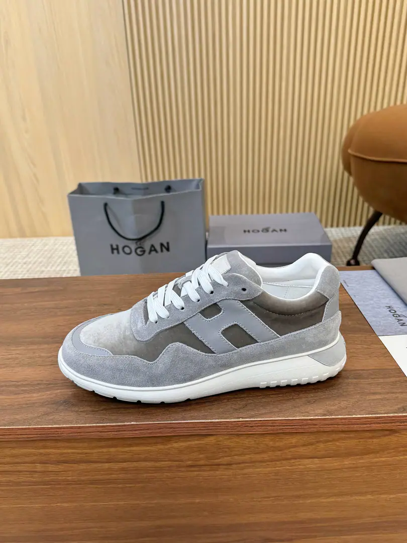 Plant Hogan's new money is fresh., HoganMicrobills, leisure sneakers.HXM3710CRNC Same pair of shoes., Lines are loose The soles are light., The inner end of the memory bubble is light and comfortable., Headstart.. 35-44Code, 45- It's a deal.. The transmission will blow.🔥