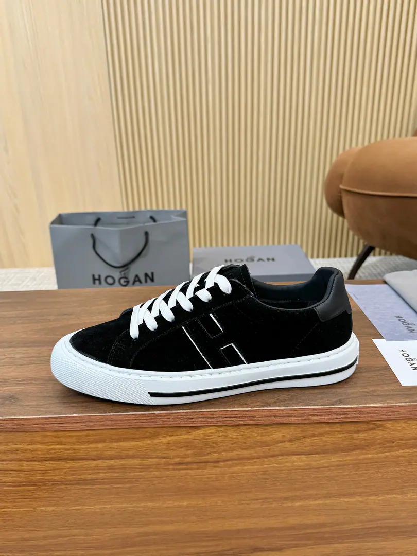 Plant Hogan's new money.HOGAN H Sports and leisure shoes, From90The ice skating movement. Girrit.. The City of the City., I'll put my body on the table., Smart Line, ♪ And so proud ♪ Like, ♪ And the modern city of cooledi. A piece of design package.HLetter, It's a special projection.H, I'm wearing a light shirt., Sports classic leisure shoes. Fabulous., Fly-feather., Bullskins., The soles are so light, they're soaking., The sticker's on the shoe.. Comfortable memory bubbles., Easy to pick., Add a personality to the recreational costumes. 39-44Code（38/45/46You're gonna have to do it or not.）The transmission will blow.………