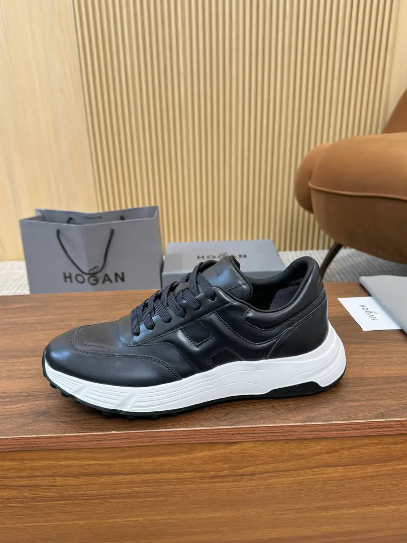 Plant HOGAN·Hogan. 2026New transfer will blow. H-STRIPESA series of couple-skinned old dad's sneakers and leisure sports shoes.. Top Version🔝Original purchase development for sale👍🏻 This sectionH-STRIPESThe series of sneakers were designed to increase their impact in a high-balled depth., It's a new life for the whole shoe., ♪ The shuttle is a dream ♪, - Get the focus., And the modernity of the city.. 🤩 💜Fabulous.: Original custom-made imported cattle leather material 💛Uchi.: In original cow skin. 💚Shoes under the sole.: The only one who's got a very light model is a very high-weight bullet material. ❤️Bottom: NYO4.5cm 🤍Codes: Women36-44, （35/45/46You're gonna have to do it or not.）