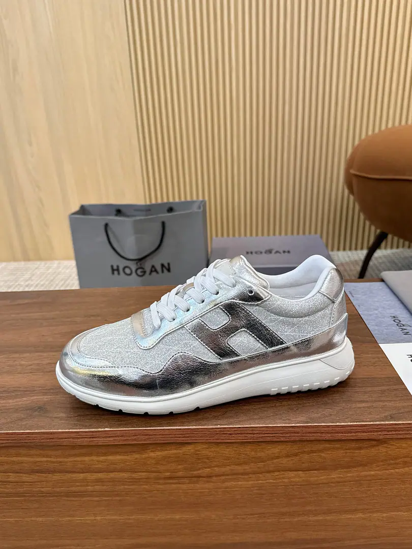 Plant Hogan's new money is fresh., HoganMicrobills, leisure sneakers.HXM3710CRNC Same pair of shoes., Lines are loose The soles are light., The inner end of the memory bubble is light and comfortable., Headstart.. 35-44Code, 45- It's a deal.. The transmission will blow.🔥
