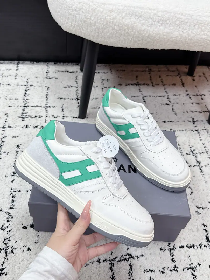# Couple money. Top Version hogan/Hogan. 26/ cnew arrival～ H Series Recent Colour, Spring and summer. Cookie. Couple money. Thick Leisure Sports shoes Basketball shoes. Run-off shoes. Original procurement development Make the goods. H Series of sneakers, basketball elements and branding of traditional designs, And the new movement.. Sides are stubble.HGN86Identification and Shadow stripes To rejuvenate your distinct personality., Take a ride.EVAComfortable soles., The city of Motten., Send a cabinet for fine packaging🛍📦 ✔️Fabulous.: Original customized import of head-level cattle skin ✔️Uchi.: It's in the original air towel. ✔️Otsumi!: The original model is super light rubber blowing up the bottom. ✔️Bottom: 4CM ✔️Size:#35-45（Women40Freeze! Men45No change.）