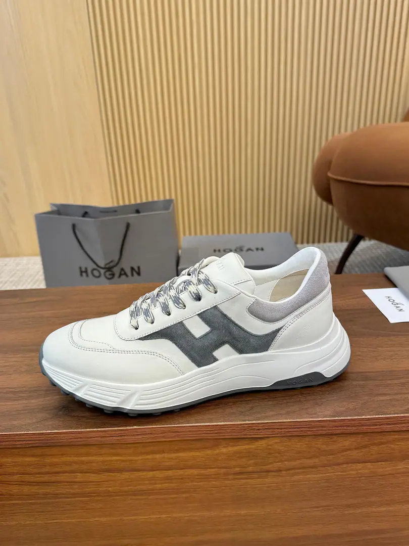 Plant HOGAN·Hogan. 2026New transfer will blow. H-STRIPESA series of couple-skinned old dad's sneakers and leisure sports shoes.. Top Version🔝Original purchase development for sale👍🏻 This sectionH-STRIPESThe series of sneakers were designed to increase their impact in a high-balled depth., It's a new life for the whole shoe., ♪ The shuttle is a dream ♪, - Get the focus., And the modernity of the city.. 🤩 💜Fabulous.: Original custom-made imported cattle leather material 💛Uchi.: In original cow skin. 💚Shoes under the sole.: The only one who's got a very light model is a very high-weight bullet material. ❤️Bottom: NYO4.5cm 🤍Codes: Women36-44, （35/45/46You're gonna have to do it or not.）