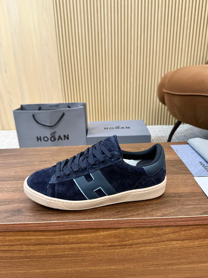 Plant Top Version: Same shoe for men and women. HoganHogan. LatestPlatformRecreation series Sports shoes - Tetsu. Original procurement development Make the goods. This one.PlatformSports and leisure shoes, Lines, Reconstruct style, - Let it out. - Good pace.. Smart, ancient elements and urban fashions., The shoes are simple and easy, and they're not new. Send a cabinet for fine packaging🛍📦 ▪️Fabulous.: Original customized import of head-level cattle skin ▪️Uchi.: Original custom customised in soft sheep skin ▪️Otsumi!: Original modeling slide-proof rubber floor ▪️Bottom: 4.5CM ▪️Size: Female36-44Code, （35/45/46It's a deal or a deal.）