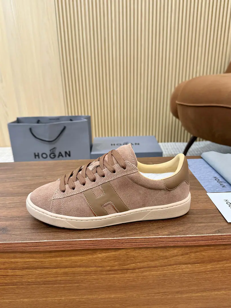 Plant Top Version: Same shoe for men and women. HoganHogan. LatestPlatformRecreation series Sports shoes - Tetsu. Original procurement development Make the goods. This one.PlatformSports and leisure shoes, Lines, Reconstruct style, - Let it out. - Good pace.. Smart, ancient elements and urban fashions., The shoes are simple and easy, and they're not new. Send a cabinet for fine packaging🛍📦 ▪️Fabulous.: Original customized import of head-level cattle skin ▪️Uchi.: Original custom customised in soft sheep skin ▪️Otsumi!: Original modeling slide-proof rubber floor ▪️Bottom: 4.5CM ▪️Size: Female36-44Code, （35/45/46It's a deal or a deal.）