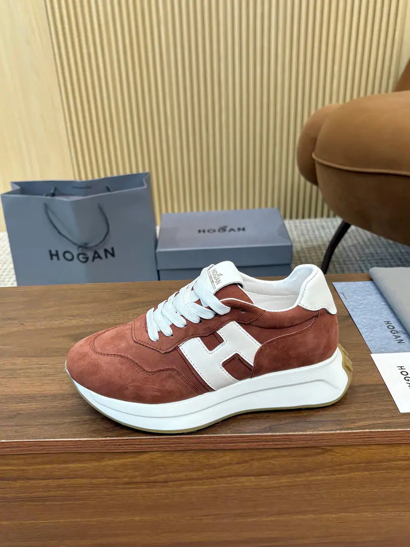 Plant HOGAN·Hogan. New transfer will blow. H-STRIPESA series of couple-skinned old dad's sneakers and leisure sports shoes.. Top Version🔝Original purchase development for sale👍🏻 This sectionH-STRIPESThe series of sneakers were designed to increase their impact in a high-balled depth., It's a new life for the whole shoe., ♪ The shuttle is a dream ♪, - Get the focus., And the modernity of the city.. 🤩 💜Fabulous.: Original custom-made imported cattle leather material 💛Uchi.: In original cow skin. 💚Shoes under the sole.: The only one who's got a very light model is a very high-weight bullet material. ❤️Bottom: NYO4.5cm 🤍Codes: Women35-45
