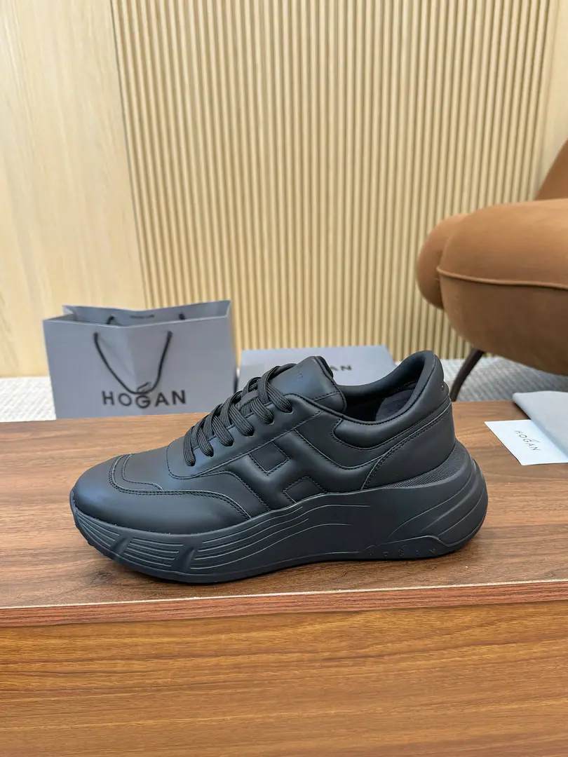 Plant HOGAN·Hogan. 2026New transfer will blow. H-STRIPESA series of couple-skinned old dad's sneakers and leisure sports shoes.. Top Version 🔝Original purchase development for sale👍🏻 This sectionH-STRIPESThe series of sneakers were designed to increase their impact in a high-balled depth., It's a new life for the whole shoe., ♪ The shuttle is a dream ♪, - Get the focus., And the modernity of the city.. 🤩 💜Fabulous.: Original custom-made imported cattle leather material 💛Uchi.: In original cow skin. 💚Shoes under the sole.: The only one who's got a very light model is a very high-weight bullet material. ❤️Bottom: NYO4.5cm 🤍Codes: Women36-44, （35/45/46You're gonna have to do it or not.）