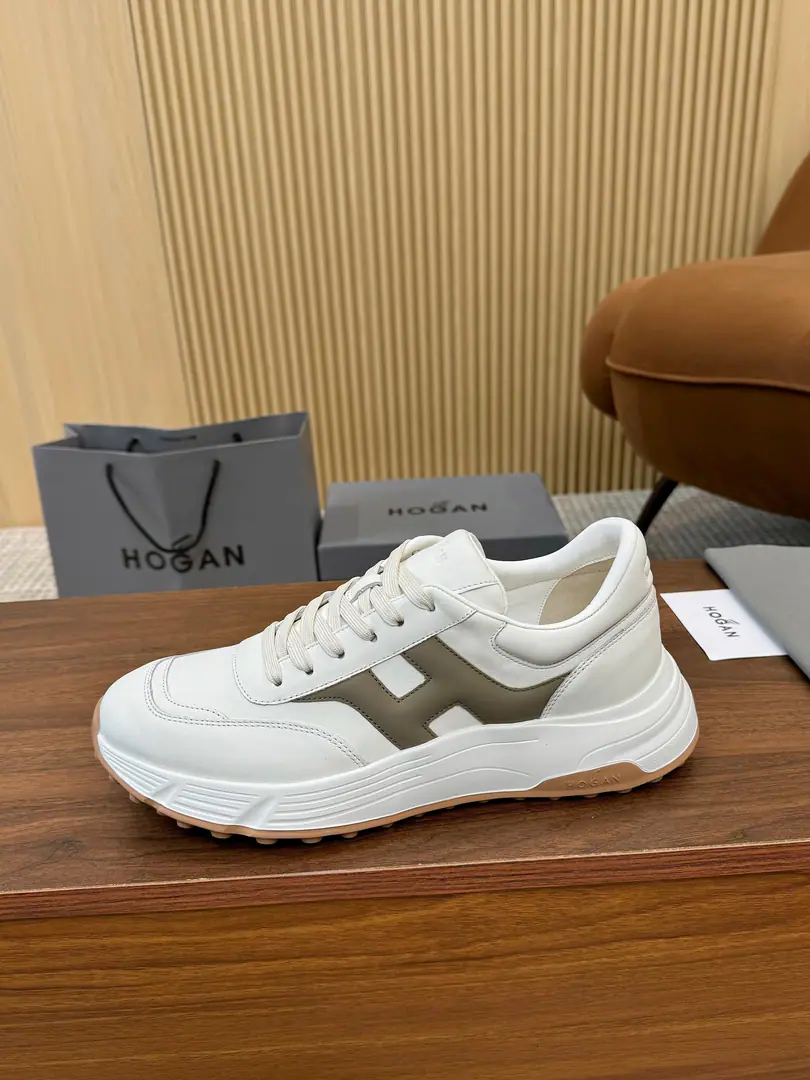 Plant HOGAN·Hogan. 2026New transfer will blow. H-STRIPESA series of couple-skinned old dad's sneakers and leisure sports shoes.. Top Version🔝Original purchase development for sale👍🏻 This sectionH-STRIPESThe series of sneakers were designed to increase their impact in a high-balled depth., It's a new life for the whole shoe., ♪ The shuttle is a dream ♪, - Get the focus., And the modernity of the city.. 🤩 💜Fabulous.: Original custom-made imported cattle leather material 💛Uchi.: In original cow skin. 💚Shoes under the sole.: The only one who's got a very light model is a very high-weight bullet material. ❤️Bottom: NYO4.5cm 🤍Codes: Women36-44, （35/45/46You're gonna have to do it or not.）