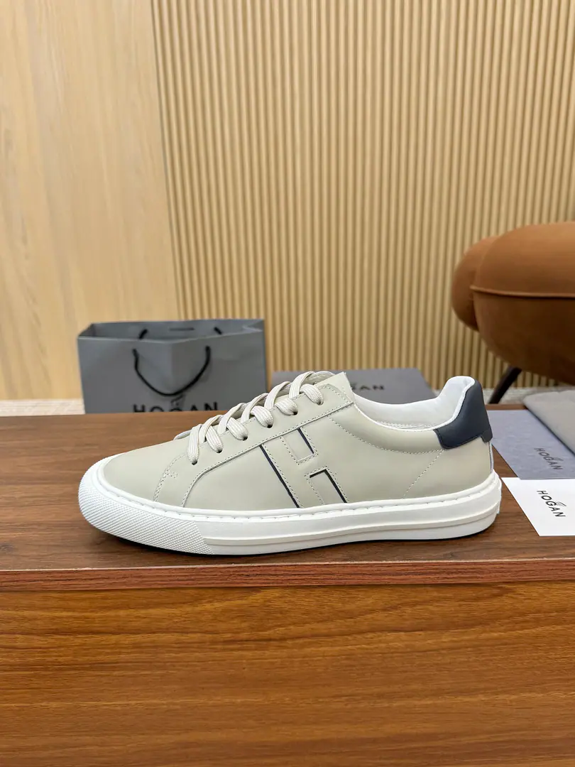 Hogan's new money.HOGAN H Sports and leisure shoes, From90The ice skating movement. Girrit.. The City of the City., I'll put my body on the table., Smart Line, ♪ And so proud ♪ Like, ♪ And the modern city of cooledi. A piece of design package.HLetter, It's a special projection.H, I'm wearing a light shirt., Sports classic leisure shoes. Fabulous., Fly-feather., Bullskins., The soles are so light, they're soaking., The sticker's on the shoe.. Comfortable memory bubbles., Easy to pick., Add a personality to the recreational costumes. 39-44Code（38/45/46You're gonna have to do it or not.）The transmission will blow.………