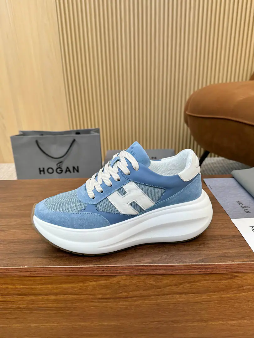 Plant Hogan's new money., One-to-one., HOGAN Chunky H The series is a fine set., ♪ Shining a promise ♪, Show a new wave of shape, He's a very good man and a very good man., Tell me about the newest thing in the world., It's modern., Trigger multi-faceted inspiration.. This sported shoe is made of a velvet skin of a napa., New sense of movement., Shoe-side line round, Sides are biggerHLetter, It's a very good job., The inner end of the memory bubble is light and comfortable.. 35-44