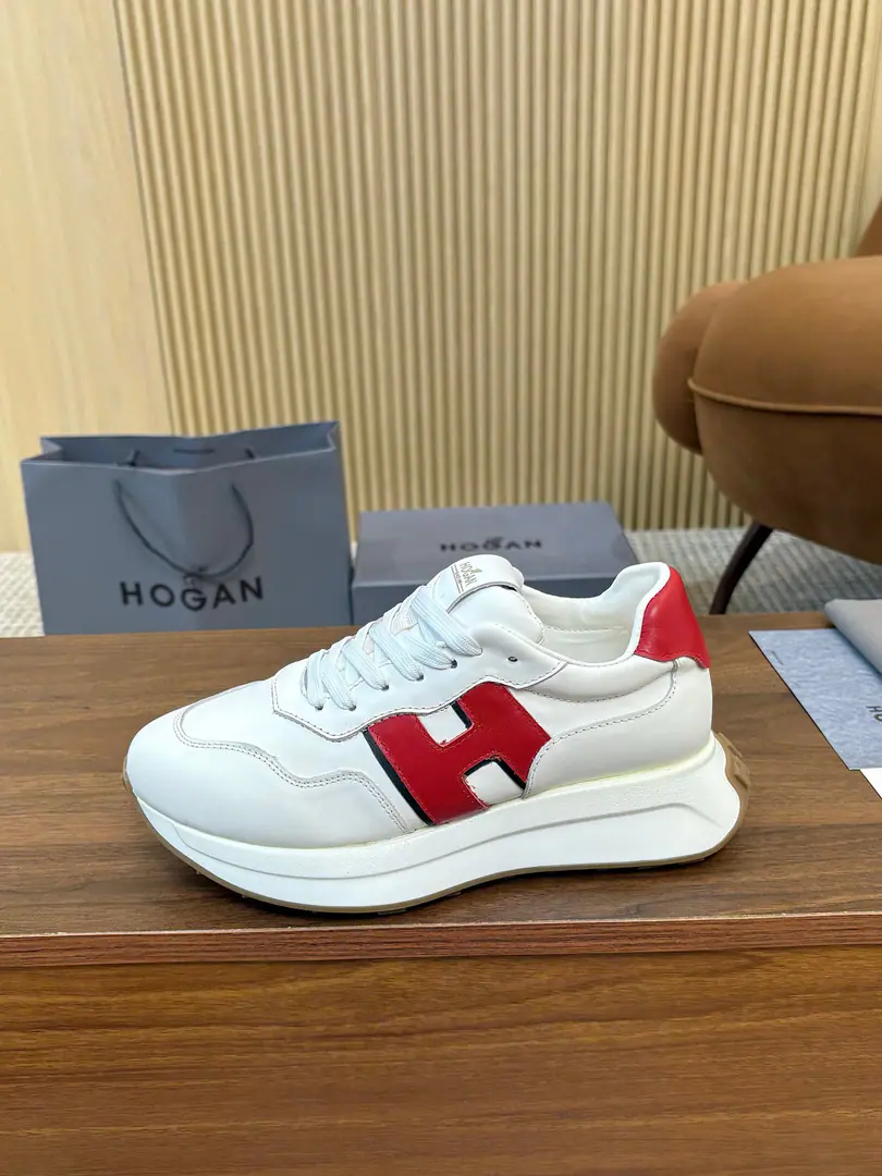 Plant HOGAN·Hogan. New transfer will blow. H-STRIPESA series of couple-skinned old dad's sneakers and leisure sports shoes.. Top Version🔝Original purchase development for sale👍🏻 This sectionH-STRIPESThe series of sneakers were designed to increase their impact in a high-balled depth., It's a new life for the whole shoe., ♪ The shuttle is a dream ♪, - Get the focus., And the modernity of the city.. 🤩 💜Fabulous.: Original custom-made imported cattle leather material 💛Uchi.: In original cow skin. 💚Shoes under the sole.: The only one who's got a very light model is a very high-weight bullet material. ❤️Bottom: NYO4.5cm 🤍Codes: Women35-45