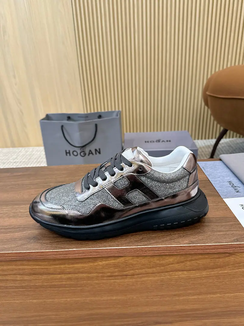 Plant Hogan's new money is fresh., HoganMicrobills, leisure sneakers.HXM3710CRNC Same pair of shoes., Lines are loose The soles are light., The inner end of the memory bubble is light and comfortable., Headstart.. 35-44Code, 45- It's a deal.. The transmission will blow.🔥