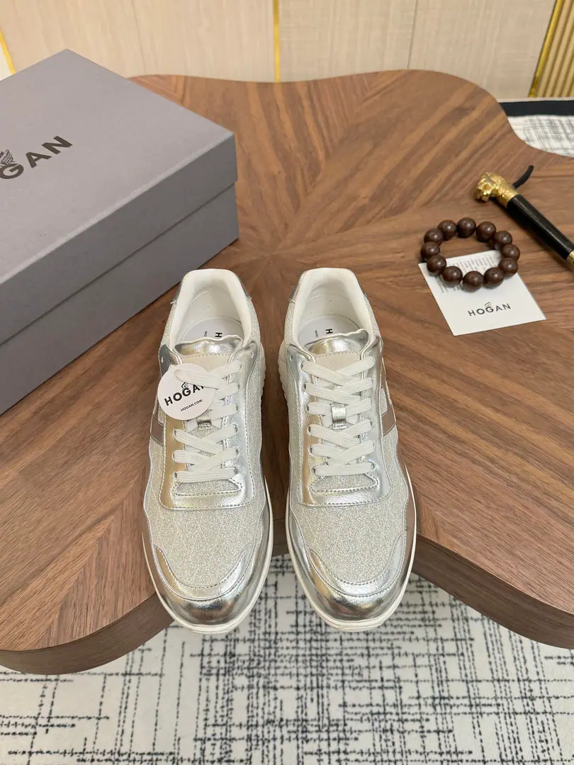 Get out of the factory. Hogan's new money is fresh., HoganMicrobills, leisure sneakers.HXM3710CRNC Same pair of shoes., Lines are loose The soles are light., The inner end of the memory bubble is light and comfortable., Headstart.. 35-44Code, 45- It's a deal.. The transmission will blow.……