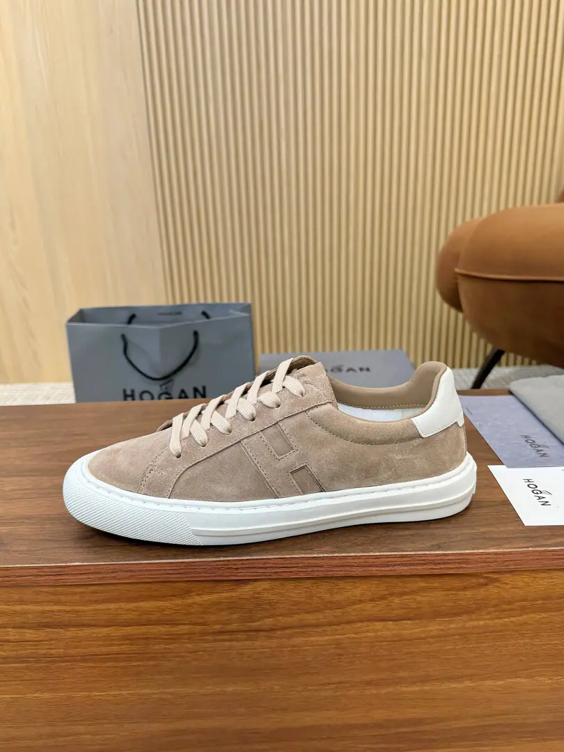 Plant Hogan's new money.HOGAN H Sports and leisure shoes, From90The ice skating movement. Girrit.. The City of the City., I'll put my body on the table., Smart Line, ♪ And so proud ♪ Like, ♪ And the modern city of cooledi. A piece of design package.HLetter, It's a special projection.H, I'm wearing a light shirt., Sports classic leisure shoes. Fabulous., Fly-feather., Bullskins., The soles are so light, they're soaking., The sticker's on the shoe.. Comfortable memory bubbles., Easy to pick., Add a personality to the recreational costumes. 39-44Code（38/45/46You're gonna have to do it or not.）The transmission will blow.………