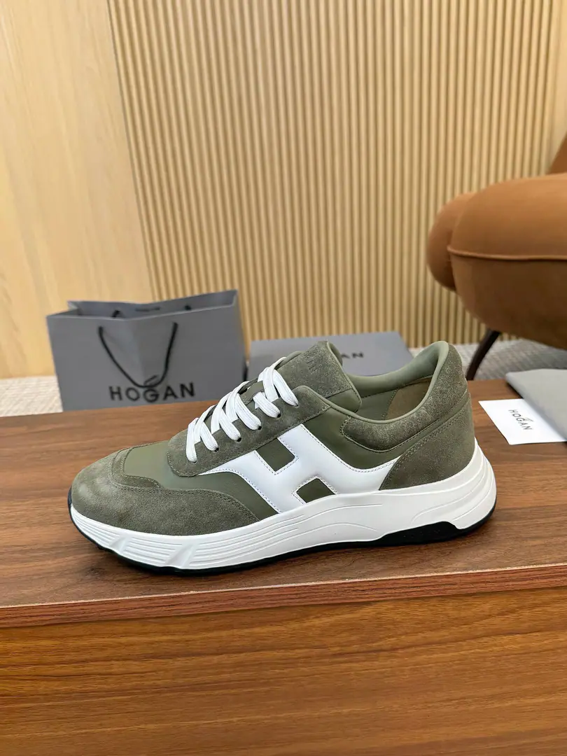 Plant HOGAN·Hogan. 2026New transfer will blow. H-STRIPESA series of couple-skinned old dad's sneakers and leisure sports shoes.. Top Version🔝Original purchase development for sale👍🏻 This sectionH-STRIPESThe series of sneakers were designed to increase their impact in a high-balled depth., It's a new life for the whole shoe., ♪ The shuttle is a dream ♪, - Get the focus., And the modernity of the city.. 🤩 💜Fabulous.: Original custom-made imported cattle leather material 💛Uchi.: In original cow skin. 💚Shoes under the sole.: The only one who's got a very light model is a very high-weight bullet material. ❤️Bottom: NYO4.5cm 🤍Codes: Women36-44, （35/45/46You're gonna have to do it or not.）