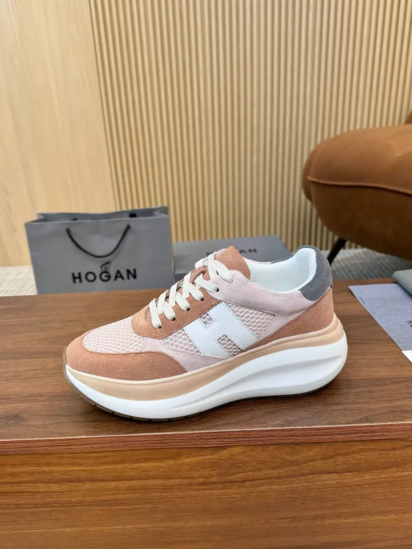 Plant Hogan's new money., One-to-one., HOGAN Chunky H The series is a fine set., ♪ Shining a promise ♪, Show a new wave of shape, He's a very good man and a very good man., Tell me about the newest thing in the world., It's modern., Trigger multi-faceted inspiration.. This sported shoe is made of a velvet skin of a napa., New sense of movement., Shoe-side line round, Sides are biggerHLetter, It's a very good job., The inner end of the memory bubble is light and comfortable.. 35-44