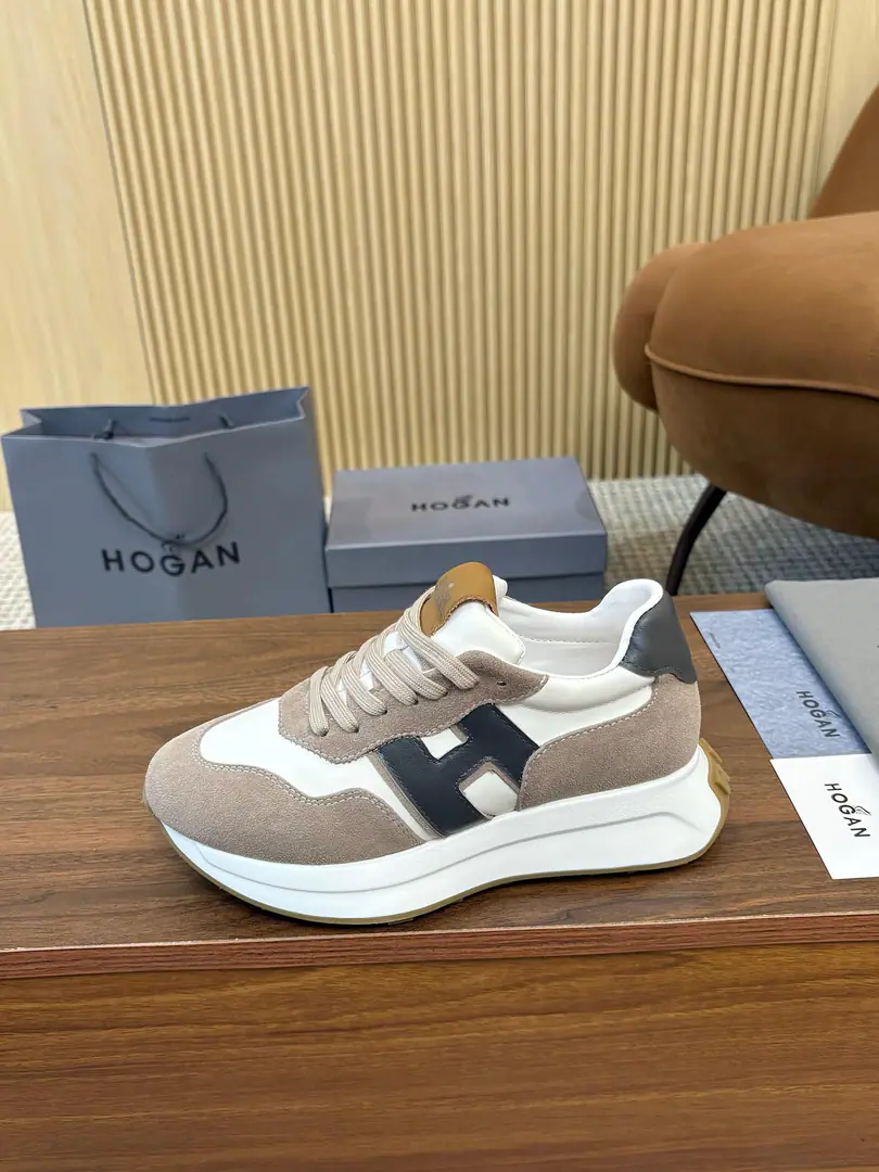 Plant HOGAN·Hogan. New transfer will blow. H-STRIPESA series of couple-skinned old dad's sneakers and leisure sports shoes.. Top Version🔝Original purchase development for sale👍🏻 This sectionH-STRIPESThe series of sneakers were designed to increase their impact in a high-balled depth., It's a new life for the whole shoe., ♪ The shuttle is a dream ♪, - Get the focus., And the modernity of the city.. 🤩 💜Fabulous.: Original custom-made imported cattle leather material 💛Uchi.: In original cow skin. 💚Shoes under the sole.: The only one who's got a very light model is a very high-weight bullet material. ❤️Bottom: NYO4.5cm 🤍Codes: Women35-45