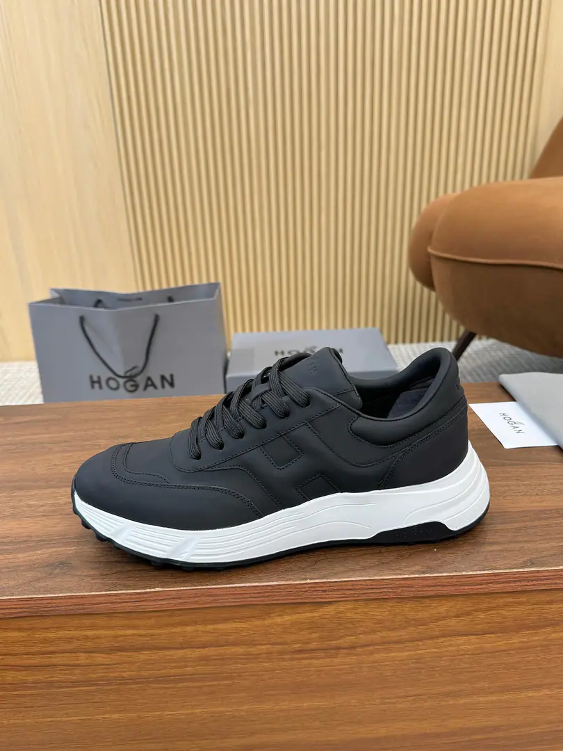 Plant HOGAN·Hogan. 2026New transfer will blow. H-STRIPESA series of couple-skinned old dad's sneakers and leisure sports shoes.. Top Version🔝Original purchase development for sale👍🏻 This sectionH-STRIPESThe series of sneakers were designed to increase their impact in a high-balled depth., It's a new life for the whole shoe., ♪ The shuttle is a dream ♪, - Get the focus., And the modernity of the city.. 🤩 💜Fabulous.: Original custom-made imported cattle leather material 💛Uchi.: In original cow skin. 💚Shoes under the sole.: The only one who's got a very light model is a very high-weight bullet material. ❤️Bottom: NYO4.5cm 🤍Codes: Women36-44, （35/45/46You're gonna have to do it or not.）