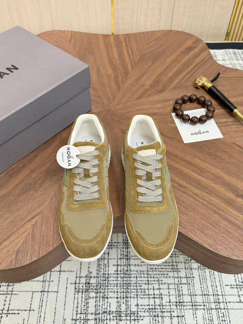 Get out of the factory. Hogan's new money is fresh., HoganMicrobills, leisure sneakers.HXM3710CRNC Same pair of shoes., Lines are loose The soles are light., The inner end of the memory bubble is light and comfortable., Headstart.. 35-44Code, 45- It's a deal.. The transmission will blow.……