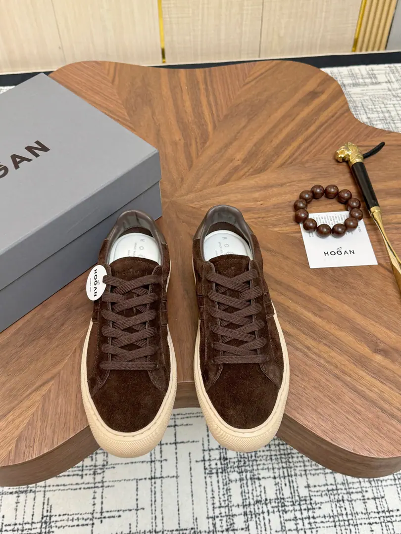 Get out of the factory. Hogan's new money.HOGAN H Sports and leisure shoes, From90The ice skating movement. Girrit.. The City of the City., I'll put my body on the table., Smart Line, ♪ And so proud ♪ Like, ♪ And the modern city of cooledi. A piece of design package.HLetter, It's a special projection.H, I'm wearing a light shirt., Sports classic leisure shoes. Fabulous., Fly-feather., Bullskins., The soles are so light, they're soaking., The sticker's on the shoe.. Comfortable memory bubbles., Easy to pick., Add a personality to the recreational costumes. 39-44Code（38/45/46You're gonna have to do it or not.）The transmission will blow.………