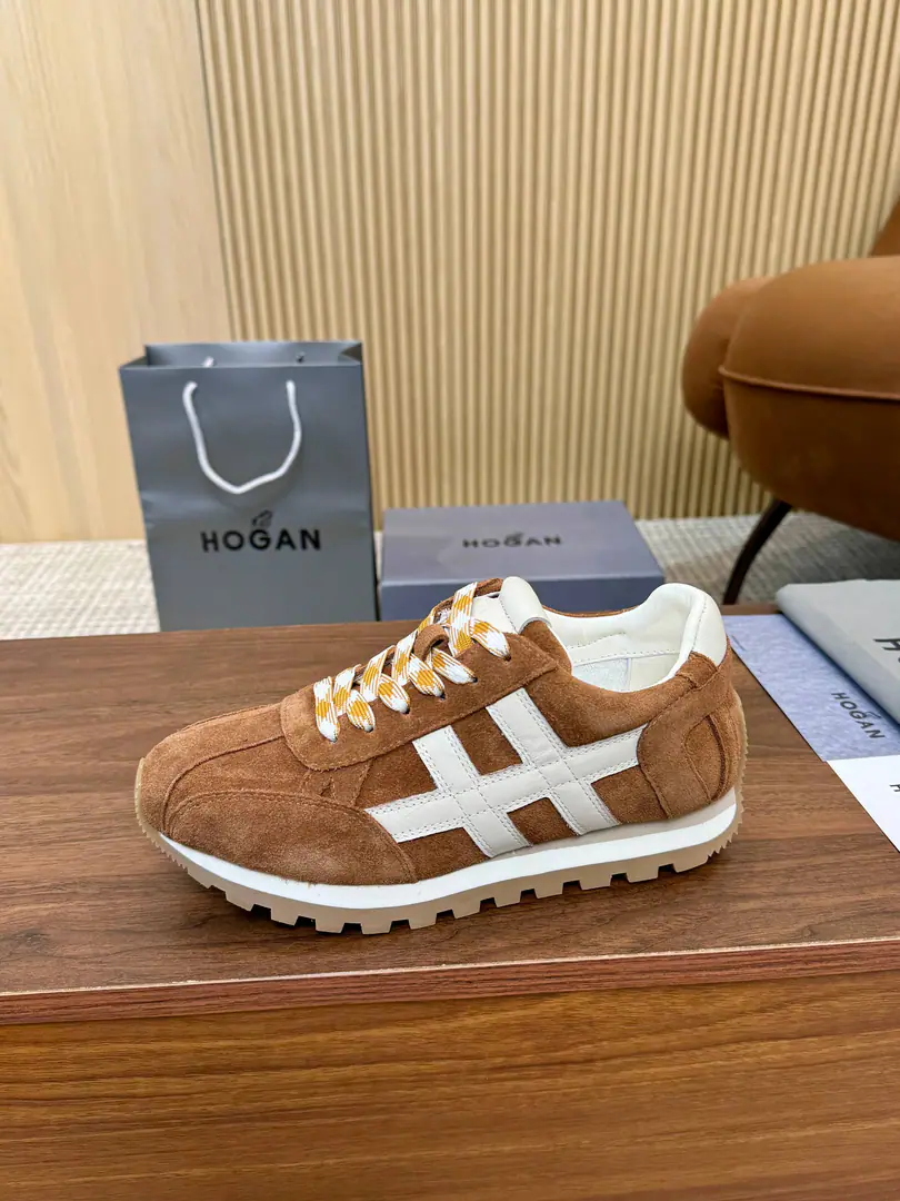 Plant Hogan's new., HOGANA couple's new item.86erSeriesH Retro recreational shoes., Shoe belt design, It's a little delicate and a little more obvious., The soles of the shoe are embedded in the outdoor boots element., Shoe-faced strips flow., It's made of polished leather., Morden Fashion, A couple of elegant mounds., The inner depth of the memory bubble is soft and comfortable.. The goddess of the man must choose the shoes., 35-44, （45/46Do it.）, The transmission will blow.……. [John.][John.][John.]