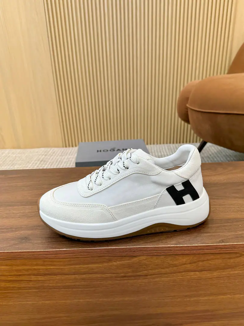 Plant Hogan's new money. HOGAN, H &Chunky Section, Line flow, The heart of the craft., Colored inspiration comes from the urban world.. HOGAN Leisure shoes are made of soft Napa leather., Base High: 4.8CM, SidesarkHAlphabet ID, It's a light skin with a sawing edge., It's a flexible dress experience., Comfortable memory bubbles., Easy to pick., Add a personality to the recreational costumes. 39-44（38/45/46Do it.）The transmission will blow.[Blast.][Blast.][Blast.][John.][John.][John.]…….