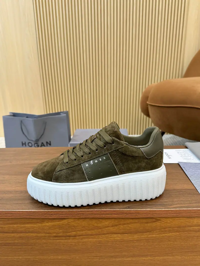 Plant HOGAN·Hogan. New transfer will blow. H-STRIPESA series of couple-ass, cracker-ass, boat-shoes and leisure sneakers.. Top Version🔝Original purchase development for sale👍🏻 This sectionH-STRIPESThe series of sneakers are designed with a thick base of vertical bars and twigs., It's a new life for the whole shoe., ♪ The shuttle is a dream ♪, - Get the focus., And the modernity of the city.. 🤩 💜Fabulous.: Original custom-made imported cattle leather material 💛Uchi.: The original custom-made air network. 💚Shoes under the sole.: The exclusive model is super light-blowing. ❤️Bottom: NYO5.5cm 🤍Codes: 35-44 ​