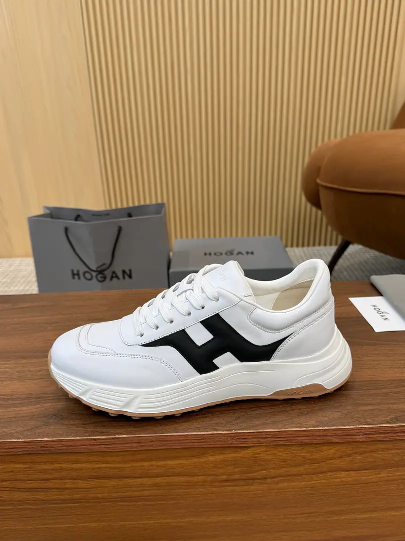 Plant HOGAN·Hogan. 2026New transfer will blow. H-STRIPESA series of couple-skinned old dad's sneakers and leisure sports shoes.. Top Version🔝Original purchase development for sale👍🏻 This sectionH-STRIPESThe series of sneakers were designed to increase their impact in a high-balled depth., It's a new life for the whole shoe., ♪ The shuttle is a dream ♪, - Get the focus., And the modernity of the city.. 🤩 💜Fabulous.: Original custom-made imported cattle leather material 💛Uchi.: In original cow skin. 💚Shoes under the sole.: The only one who's got a very light model is a very high-weight bullet material. ❤️Bottom: NYO4.5cm 🤍Codes: Women36-44, （35/45/46You're gonna have to do it or not.）