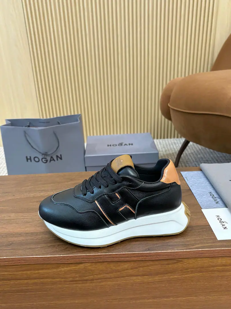 Plant HOGAN·Hogan. New transfer will blow. H-STRIPESA series of couple-skinned old dad's sneakers and leisure sports shoes.. Top Version🔝Original purchase development for sale👍🏻 This sectionH-STRIPESThe series of sneakers were designed to increase their impact in a high-balled depth., It's a new life for the whole shoe., ♪ The shuttle is a dream ♪, - Get the focus., And the modernity of the city.. 🤩 💜Fabulous.: Original custom-made imported cattle leather material 💛Uchi.: In original cow skin. 💚Shoes under the sole.: The only one who's got a very light model is a very high-weight bullet material. ❤️Bottom: NYO4.5cm 🤍Codes: Women35-45