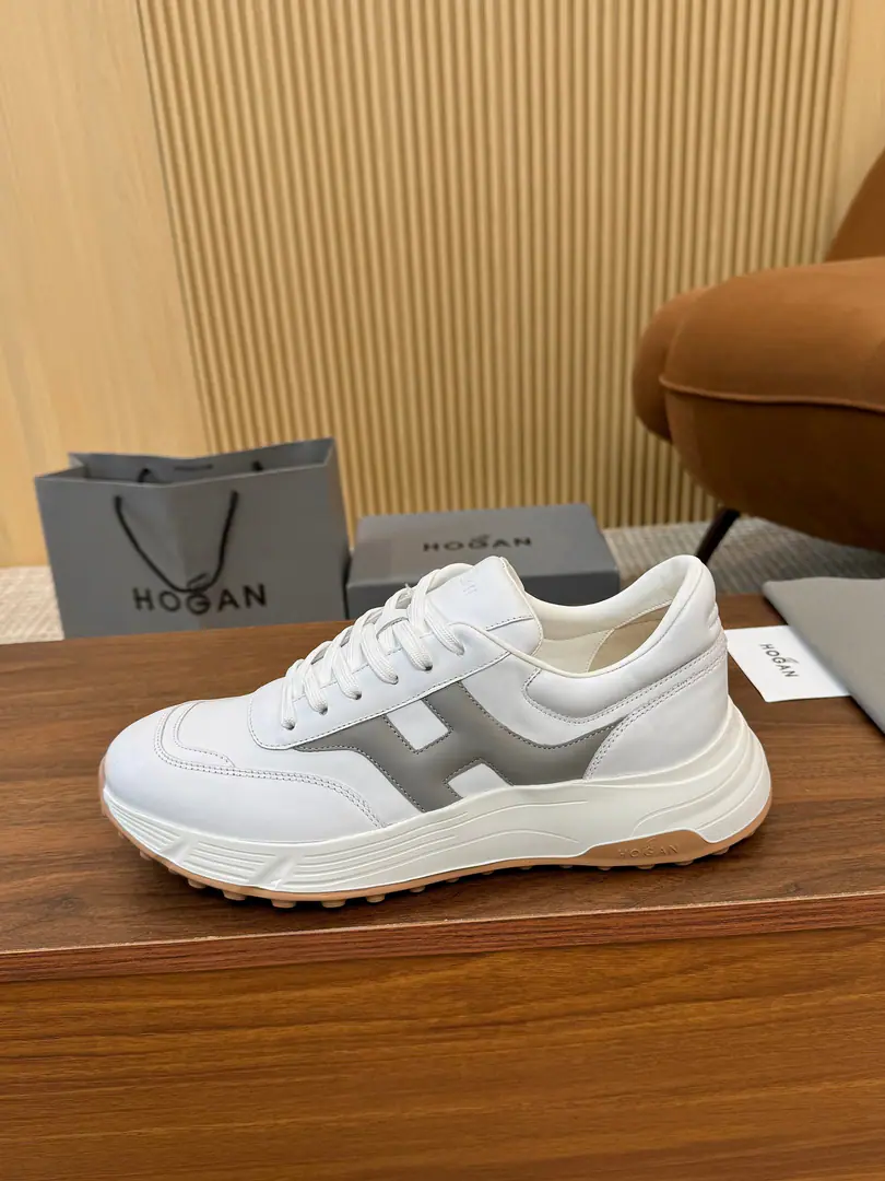 Plant HOGAN·Hogan. 2026New transfer will blow. H-STRIPESA series of couple-skinned old dad's sneakers and leisure sports shoes.. Top Version🔝Original purchase development for sale👍🏻 This sectionH-STRIPESThe series of sneakers were designed to increase their impact in a high-balled depth., It's a new life for the whole shoe., ♪ The shuttle is a dream ♪, - Get the focus., And the modernity of the city.. 🤩 💜Fabulous.: Original custom-made imported cattle leather material 💛Uchi.: In original cow skin. 💚Shoes under the sole.: The only one who's got a very light model is a very high-weight bullet material. ❤️Bottom: NYO4.5cm 🤍Codes: Women36-44, （35/45/46You're gonna have to do it or not.）