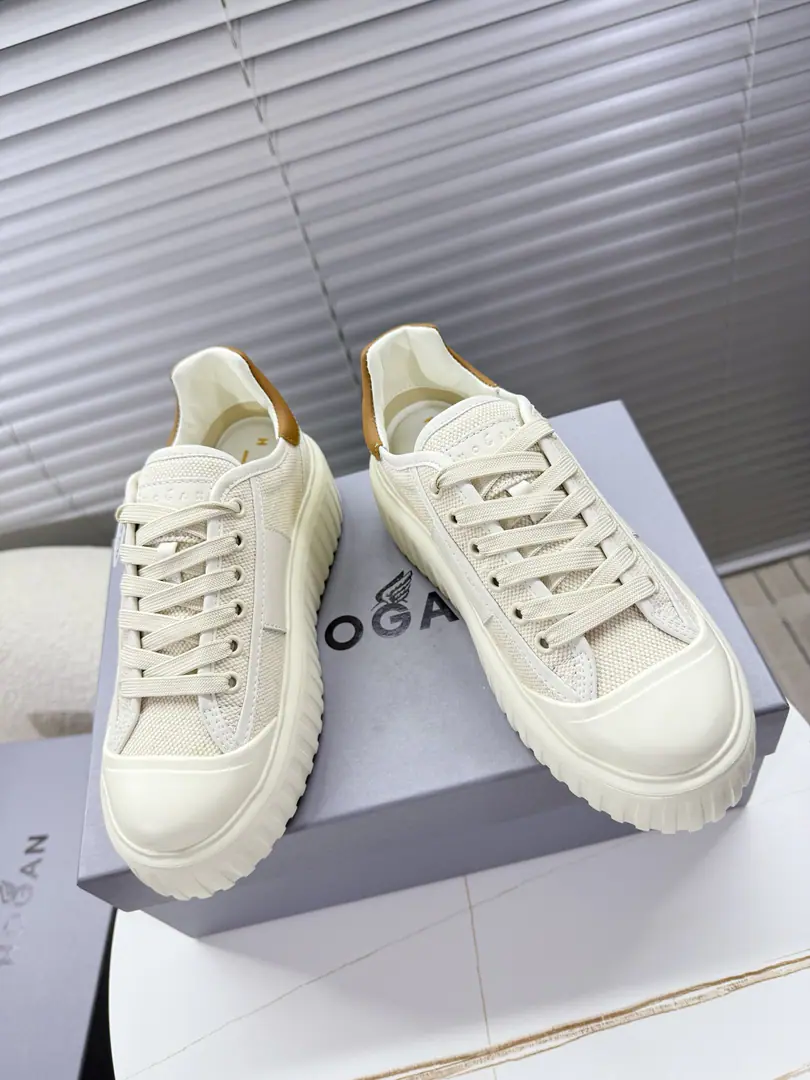 Hogan——Couples' sneakers., Biscuit shoes., - Thick shoes.…… Red book to cut the money.~~~Increase6cm（Ta-choo.） Cow skins, colored noodles., Inside leather., Leather-net latte-stamp feet., HThe wind is back., - A vacuum.PU- The bubble.~~ Same size as a man., It's a classic., Leisure sports⚠️ Female35—40/Men39—44Positive