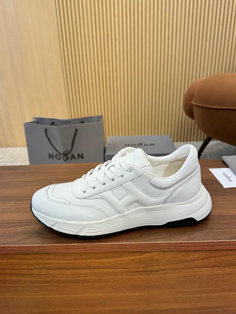 Plant HOGAN·Hogan. 2026New transfer will blow. H-STRIPESA series of couple-skinned old dad's sneakers and leisure sports shoes.. Top Version🔝Original purchase development for sale👍🏻 This sectionH-STRIPESThe series of sneakers were designed to increase their impact in a high-balled depth., It's a new life for the whole shoe., ♪ The shuttle is a dream ♪, - Get the focus., And the modernity of the city.. 🤩 💜Fabulous.: Original custom-made imported cattle leather material 💛Uchi.: In original cow skin. 💚Shoes under the sole.: The only one who's got a very light model is a very high-weight bullet material. ❤️Bottom: NYO4.5cm 🤍Codes: Women36-44, （35/45/46You're gonna have to do it or not.）