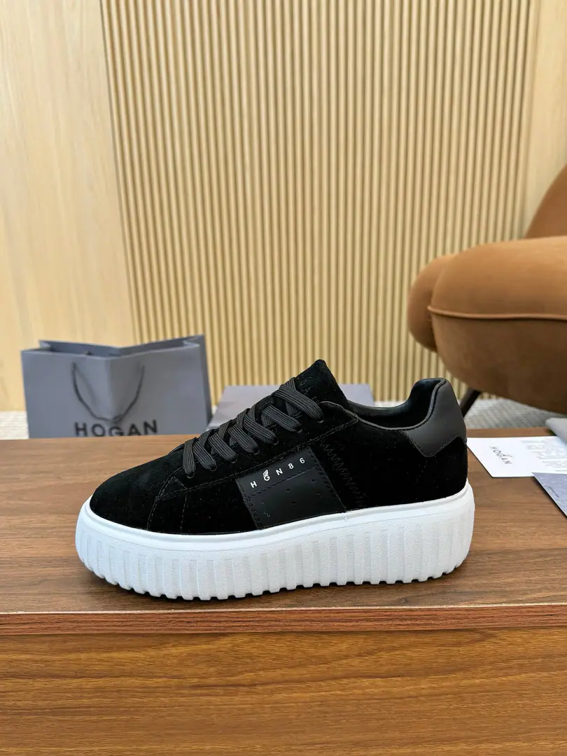 Plant HOGAN·Hogan. New transfer will blow. H-STRIPESA series of couple-ass, cracker-ass, boat-shoes and leisure sneakers.. Top Version🔝Original purchase development for sale👍🏻 This sectionH-STRIPESThe series of sneakers are designed with a thick base of vertical bars and twigs., It's a new life for the whole shoe., ♪ The shuttle is a dream ♪, - Get the focus., And the modernity of the city.. 🤩 💜Fabulous.: Original custom-made imported cattle leather material 💛Uchi.: The original custom-made air network. 💚Shoes under the sole.: The exclusive model is super light-blowing. ❤️Bottom: NYO5.5cm 🤍Codes: 35-44 ​