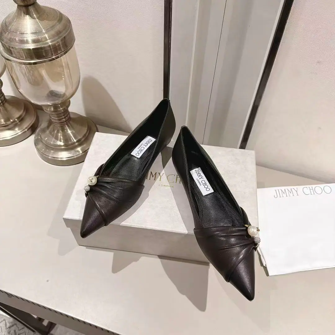 JIMMY CHOO RafiYou're wearing a new wrinkled heel., The pearls on the shoe are warm and warm., No exaggeration, MatchbingbingThe ball will be both noble and gas-balanced.！It's an office., First choice for the party., It's a lot lower than a full drill., It's a higher class than a single., Close your eyes, you commuters., White Wimvinya., Black Queen is a good girl.！ Shoe.: Import of sheep skin Uchi.: Import of sheep skin Otsumi!: The Italians are so rich. Codes: 35～39(34 40-42Custom without re-offer) He's tall.: Floor/6.5/8.5cm