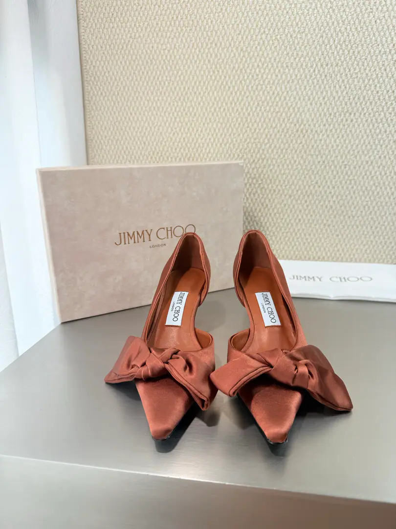 Jimmy ChooThe sage is high heels. Brown silk. Six color in. 🎀26AutumnISSYSeries An essential fashion single., Ripples, silky., A beach vacation., Dinner., The Sea Island wedding is a big movie. Fancy series ♪ The cold is clear ♪ Date/- The workplace.holdStay., The thin ankles of the top-end design of the bowing bow and bow of the butterfly., Tight and long legs., A gentle vacation with a cheek., The skin is so good at daily life. Adults don't choose. All in the shoe cabinet. 👠The shoe is a silky thing. The inside water dyes the skin. Codes Female 35 36 37 38 39 （40We'll do it. ） Prefixed packaging