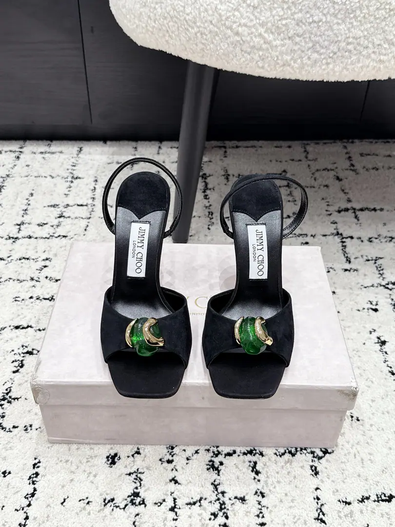 Jimmychoo 26/ Summer New Money The stylish metal drill with the toes on the side of the sandals is so sexy and empty. The most interesting part of this series is the aversion and the small surprise.！Soft pink can be bold., The color is very touching.. Sandra ChoiMove super-paper peyman into Milan., ♪ All around the green and the flowers ♪, It's like walking into a super-realistic fairyland. ✔️Fabulous.: Goki!/Shinseng ✔️Uchi.: Imported a parchment. ✔️Otsumi!: The Italians are so rich. ✔️He's tall.: 10cm ✔️Codes: 35-41（40 41Do it.）