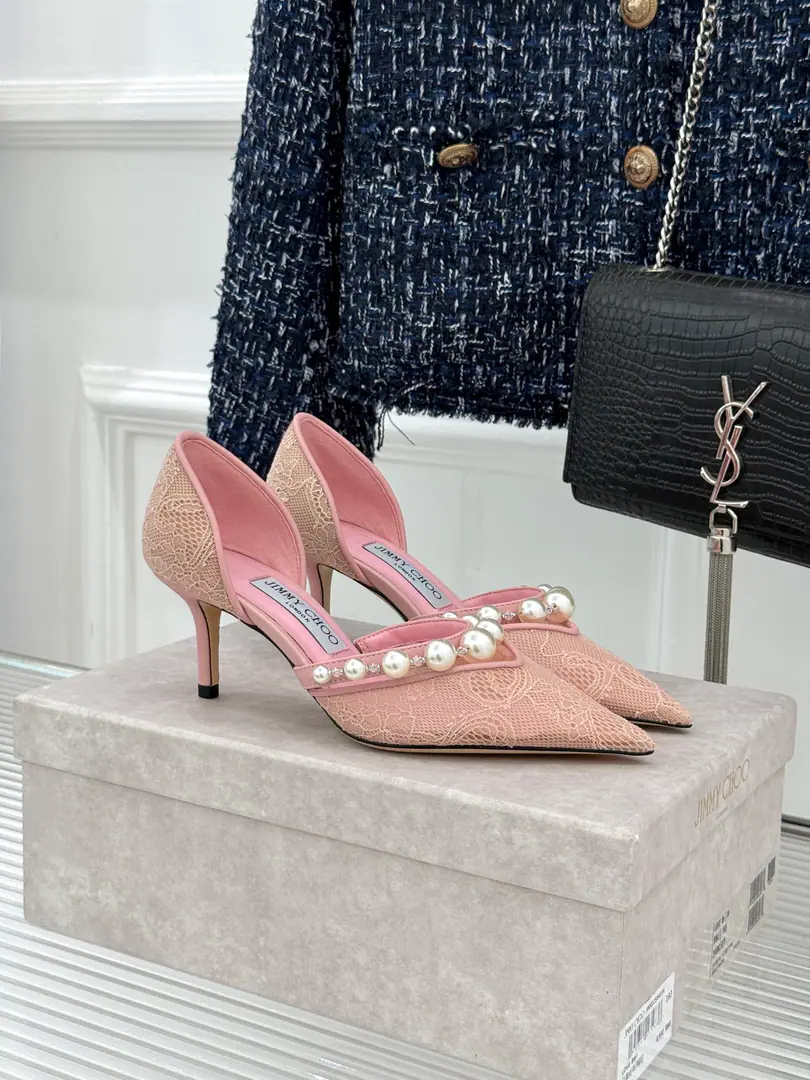 Jimmy Choo｜Jimmy Chow's beads are high-headed and heeled. Our home.JCAs always, it's a good quality. It's not a bad way to keep your head low. That's what sexy and unfavorable is about. It's a nice foot. Shoes are the kind of thing everybody loves. Very, very thin. The entire radians on the side perfect the foot curve. And pearls on the shoe. It's just so annoying.❗️ The fabric is customized in the original version The insides are all mixed with sheep. Italian imports are so thick. He's tall.: 6.5cm/8.5cm Size: 35-39（34/40/41/42Custom） Numbering: 81520260430