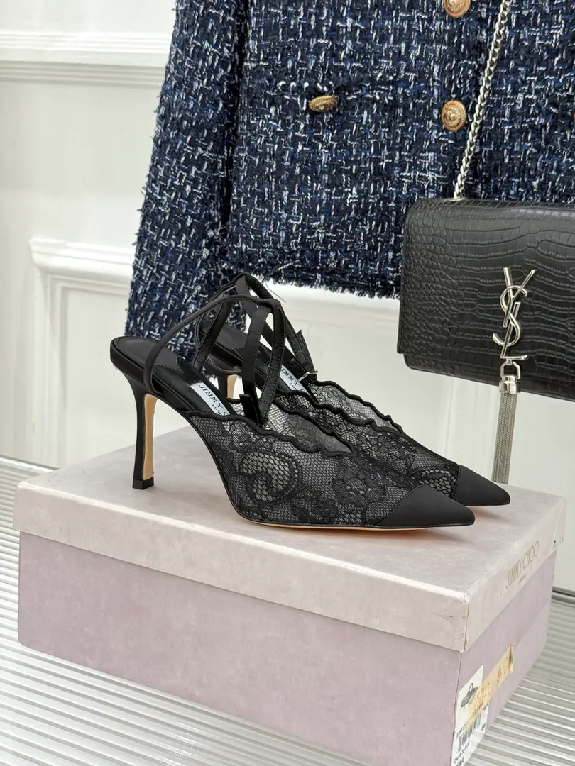 Plant price Jimmy Choo/Jimmy Chow.26WFNew Lacey's head and heels. Inherit the brand.30The English genre of the year. This sandal unlocks the softness and the strength of modern women.. "The glitter of laces with romantic flowers and shades." The thinness of my skin flows through the light. It's like a second layer of skin.. 10cmThe flaps are tied to the fan-shoes. I'll pull the legs. The body work shoe pads hide comfort and conceit.. A big, bright, metal head with a pointer pen. And then we're gonna have a little bit of a little bit of a bump with lace. ♪ Walking through the glitter ♪. The tangled ankles are fine. The Italian process gives each step a steady end.. It's not a dinner dress, it's a regular dress. "and we can balance our lusts with our auras." I'll put you around the red carpet or the corner. I'm not sure what I'm thinking. Become a glorious hero with a little light.. The fabric is customised with the original lace The inside feet are all sheep's skin. Italian imports are so thick. size: 35-39（34/40/41/42Custom） Numbering: 20260410
