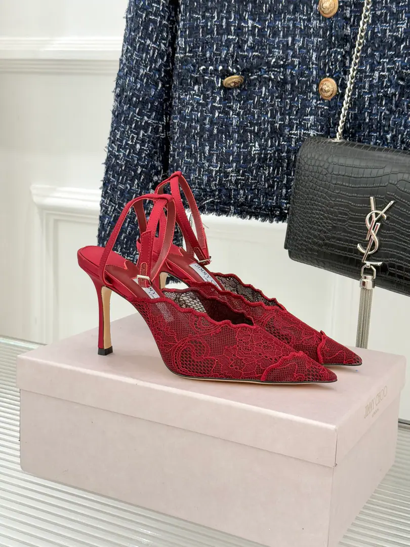 Plant price Jimmy Choo/Jimmy Chow.26WFNew Lacey's head and heels. Inherit the brand.30The English genre of the year. This sandal unlocks the softness and the strength of modern women.. "The glitter of laces with romantic flowers and shades." The thinness of my skin flows through the light. It's like a second layer of skin.. 10cmThe flaps are tied to the fan-shoes. I'll pull the legs. The body work shoe pads hide comfort and conceit.. A big, bright, metal head with a pointer pen. And then we're gonna have a little bit of a little bit of a bump with lace. ♪ Walking through the glitter ♪. The tangled ankles are fine. The Italian process gives each step a steady end.. It's not a dinner dress, it's a regular dress. "and we can balance our lusts with our auras." I'll put you around the red carpet or the corner. I'm not sure what I'm thinking. Become a glorious hero with a little light.. The fabric is customised with the original lace The inside feet are all sheep's skin. Italian imports are so thick. size: 35-39（34/40/41/42Custom） Numbering: 81520260426