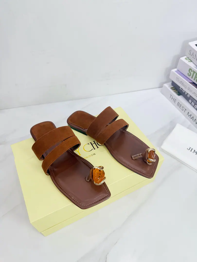 Get out of the factory. JIMMY CHOO(Jimmy Chow.) 💝💝💝It's a very comprehensive fashion brand., Hong Kong,The big fashion blogger and star of America has a high profile for women., - It's a game., The pair of sandals in the back of the heel.. Australian pointer. Circle Head, Header Series, It's beautiful., Loved grace., ♪ Love the future of the smug ♪, Just looking at it and wanting to have it right away., But a pair of fine heels is a trick.～～～～～～～～～～～～～～～～～ 💝It's a series of great things., A lady of no concern., And then they create a different overall effect., Jimmy Choo Designing something that inspires women to remain unattractive.💝💝💝 1⃣️Fabulous.: Import of sheep 2⃣️Uchi.: Imported a parchment. Super soft and delicate. 3⃣️Otsumi!: The original Italian is really colory. 4⃣️Codes: 35One.39(40.41.42.Custom)