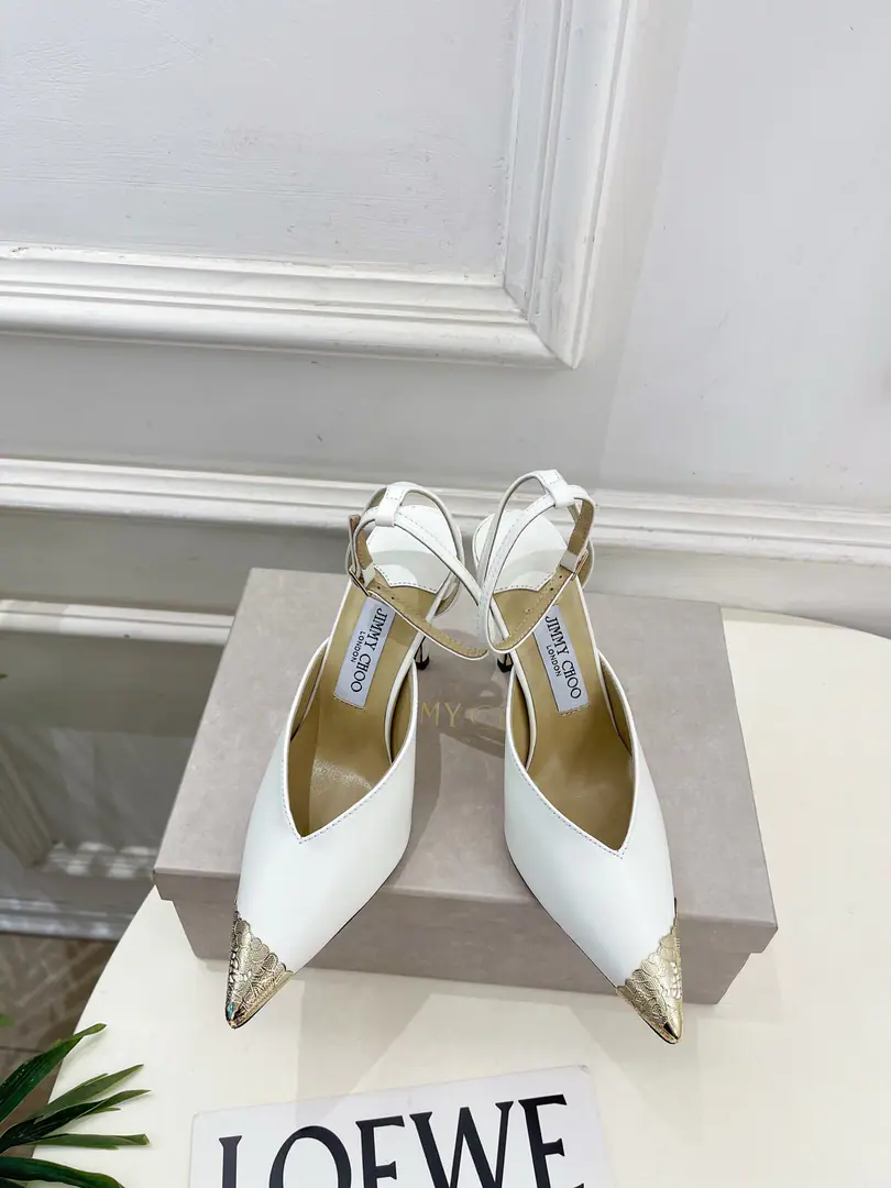 JimmyChoo Jimmy Chow. 26𝐬𝐬 ✨ 2026New The cabinet is up to date.JCMetal heads, heels, sandals. BS- A gift. A super comfortable shoe with its feet., It's been a long time., The charm of fashion begins with the foot., ♪ I'm jealous of my eyes ♪, The sharp heels this year are more rosy., It's starting to lead fashion again., I'll take a look. ！ Shoe.: Original high-prescription leather Uchi.: Imports of sheep's skin Otsumi!: The original Italian is a big one. He's tall.: 10cm Size: 35~39（40.41I'll make sure I don't change it.） Plant price Numbering: 2608045