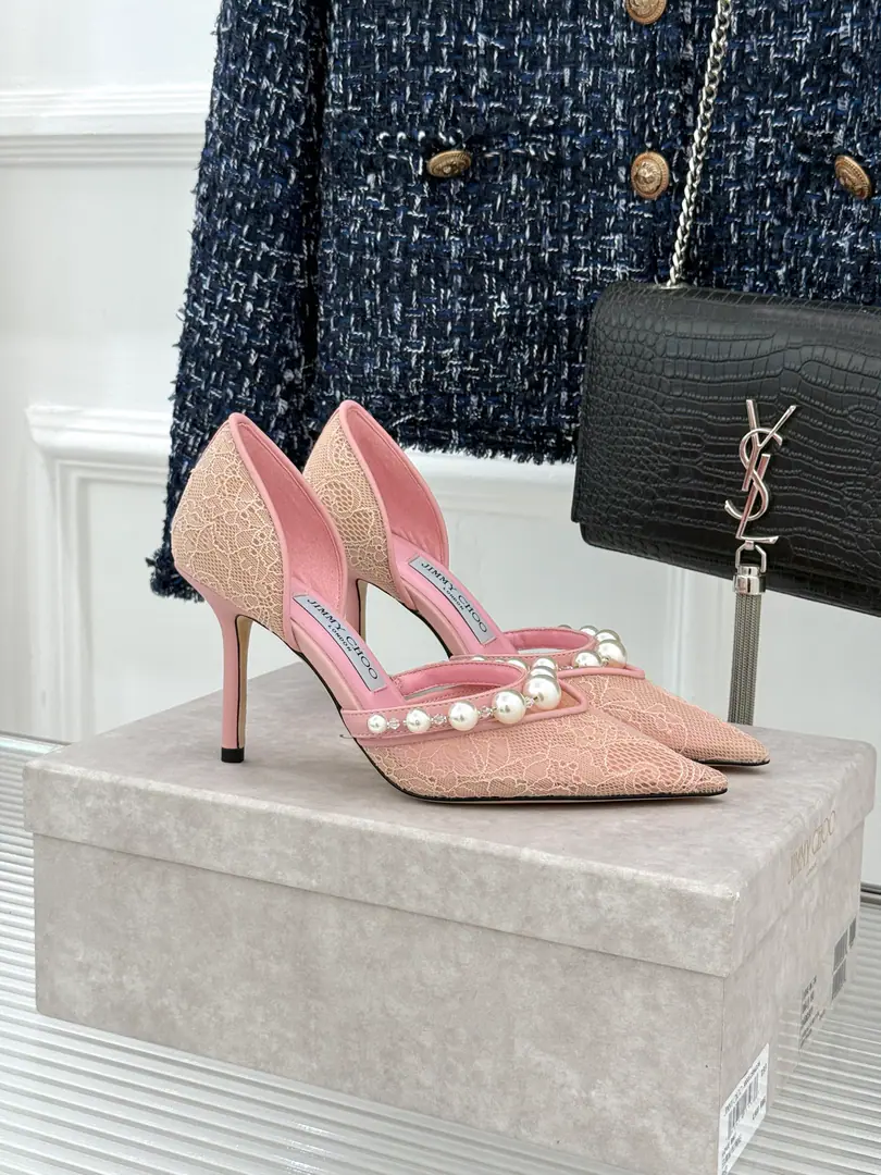 Jimmy Choo｜Jimmy Chow's beads are high-headed and heeled. Our home.JCAs always, it's a good quality. It's not a bad way to keep your head low. That's what sexy and unfavorable is about. It's a nice foot. Shoes are the kind of thing everybody loves. Very, very thin. The entire radians on the side perfect the foot curve. And pearls on the shoe. It's just so annoying.❗️ The fabric is customized in the original version The insides are all mixed with sheep. Italian imports are so thick. He's tall.: 6.5cm/8.5cm Size: 35-39（34/40/41/42Custom） Numbering: 81520260430