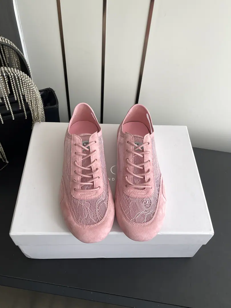 🏧𝐉𝐈𝐌𝐌𝐘 𝐂𝐇𝐎𝐎Jimmy.•Week ♪ The latest spring and summer ♪Sunny FThe German training series has a new boot. BrandLogo3DStereoprinting technology Shoes face customize calf skins with original➕Lamb, combined with a combination of rubber soles and a staircase.🎵Comfortable and light-shoeed look thin.✨And the stamina and buffer effect of the smooth and cozy is a fashionable charm.！ Shoe.: Import sheep,➕Import of lace Otsumi!: Rubber Bottom（It's so light.·Slide-proof） Foot.: PUShoe pads.➕A sheep's skin cushion. Codes: 35-40（40 Do it.）