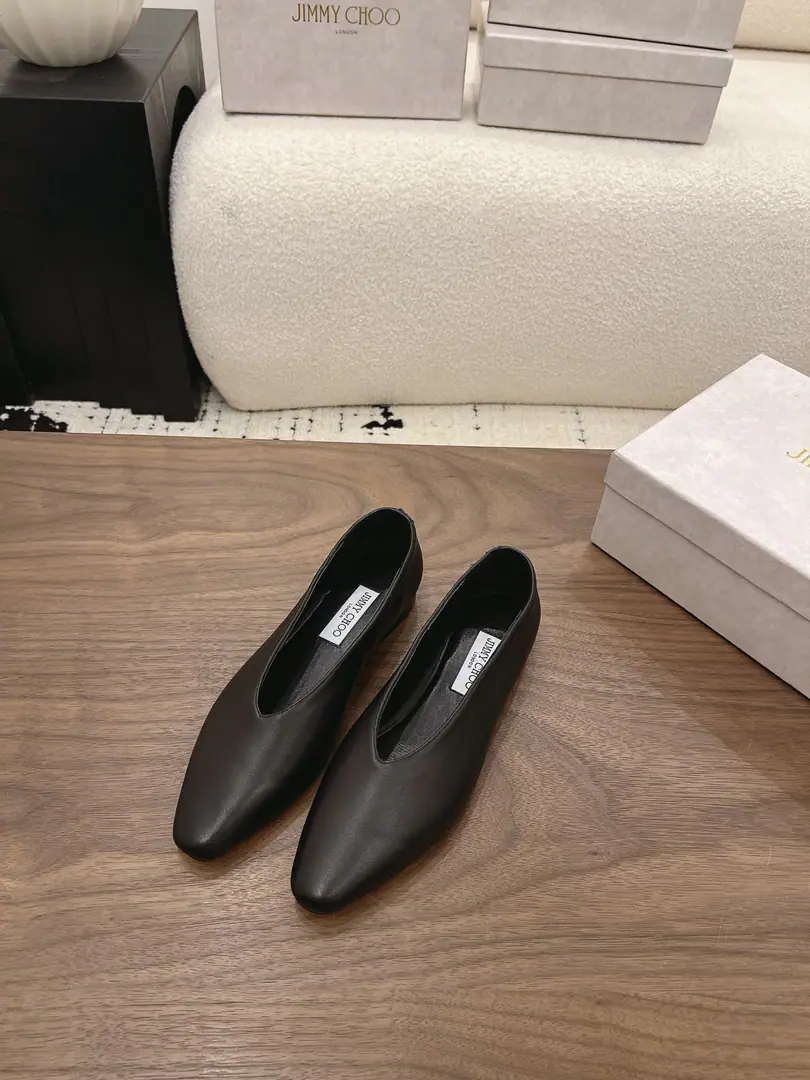 Jimmy Cho*26ssSummer's new gems with sharp-headed soles. It's a very strong, ancient art., Tiny shoes, your feet., The light-featur is a good quality., The metallic stumps are wrapped in the face of shoes., It's colorful., It's a unique touch of precision.. It's extremely plastic., Pure suit pants., Blank long dress., Jane's straight jeans., It's perfect with a half-breath dress., Daily commute, - Good afternoon, girl., A light business party can be easily managed.. Shoe.: Lamb skin. Uchi.: Lamb skin. Otsumi!: That's a big one. size: 35-41Code（40, 41Code custom is not to be changed）