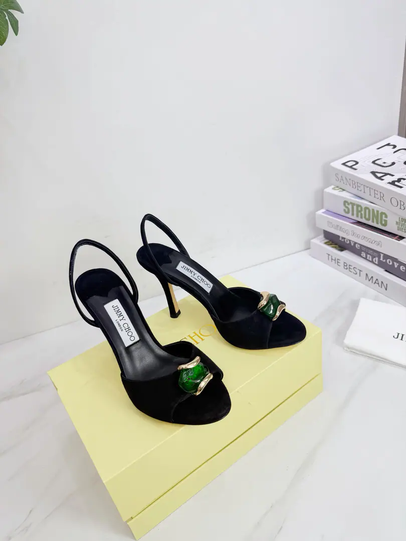 Get out of the factory. JIMMY CHOO(Jimmy Chow.) 💝💝💝It's a very comprehensive fashion brand., Hong Kong,The big fashion blogger and star of America has a high profile for women., - It's a game., The pair of sandals in the back of the heel.. Australian pointer. Circle Head, Header Series, It's beautiful., Loved grace., ♪ Love the future of the smug ♪, Just looking at it and wanting to have it right away., But a pair of fine heels is a trick.～～～～～～～～～～～～～～～～～ 💝It's a series of great things., A lady of no concern., And then they create a different overall effect., Jimmy Choo Designing something that inspires women to remain unattractive.💝💝💝 1⃣️Fabulous.: Import of sheep 2⃣️Uchi.: Imported a parchment. Super soft and delicate. 3⃣️Otsumi!: The original Italian is really colory. He's tall.8.5 4⃣️Codes: 35One.39(40.41.42.Custom)