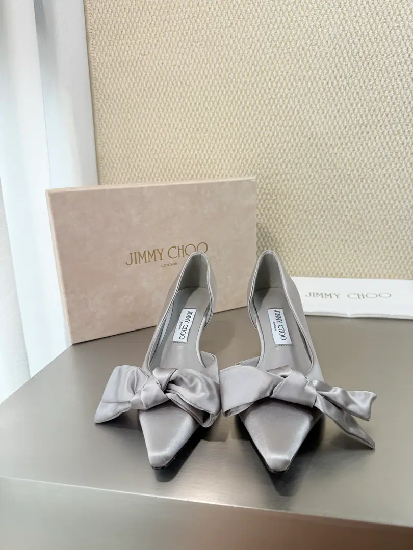 Jimmy ChooThe sage is high heels. Gray silk. Six color in. 🎀26AutumnISSYSeries An essential fashion single., Ripples, silky., A beach vacation., Dinner., The Sea Island wedding is a big movie. Fancy series ♪ The cold is clear ♪ Date/- The workplace.holdStay., The thin ankles of the top-end design of the bowing bow and bow of the butterfly., Tight and long legs., A gentle vacation with a cheek., The skin is so good at daily life. Adults don't choose. All in the shoe cabinet. 👠The shoe is a silky thing. The inside water dyes the skin. Codes Female 35 36 37 38 39 （40We'll do it. ） Prefixed packaging
