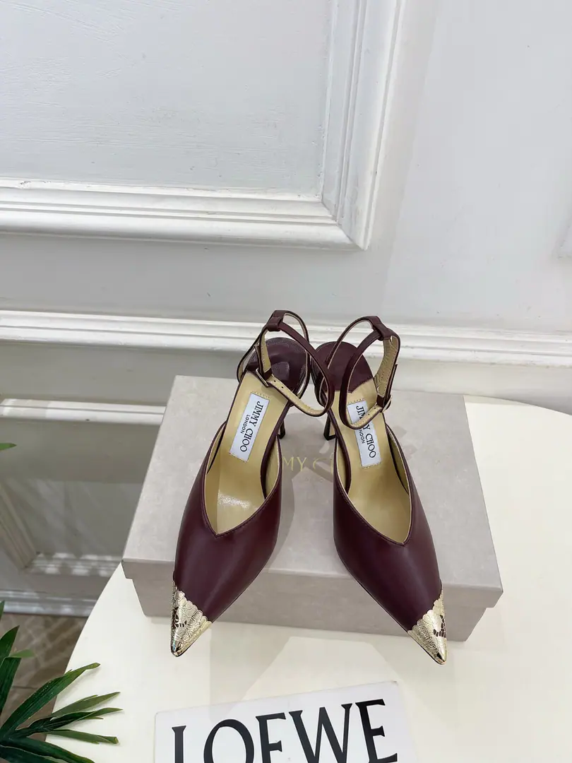 JimmyChoo Jimmy Chow. 26𝐬𝐬 ✨ 2026New The cabinet is up to date.JCMetal heads, heels, sandals. BS- A gift. A super comfortable shoe with its feet., It's been a long time., The charm of fashion begins with the foot., ♪ I'm jealous of my eyes ♪, The sharp heels this year are more rosy., It's starting to lead fashion again., I'll take a look. ！ Shoe.: Original high-prescription leather Uchi.: Imports of sheep's skin Otsumi!: The original Italian is a big one. He's tall.: 10cm Size: 35~39（40.41I'll make sure I don't change it.） Plant price Numbering: 2608045