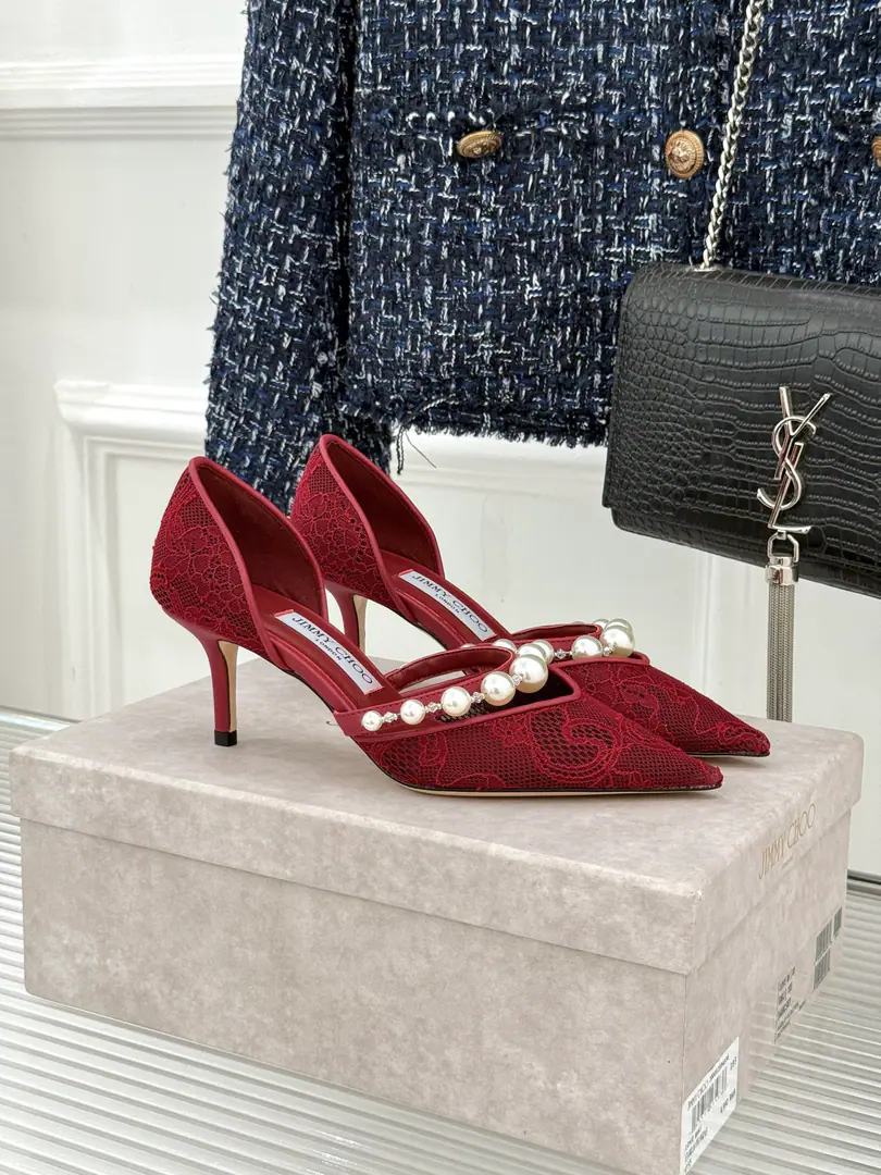 Jimmy Choo｜Jimmy Chow's beads are high-headed and heeled. Our home.JCAs always, it's a good quality. It's not a bad way to keep your head low. That's what sexy and unfavorable is about. It's a nice foot. Shoes are the kind of thing everybody loves. Very, very thin. The entire radians on the side perfect the foot curve. And pearls on the shoe. It's just so annoying.❗️ The fabric is customized in the original version The insides are all mixed with sheep. Italian imports are so thick. He's tall.: 6.5cm/8.5cm Size: 35-39（34/40/41/42Custom） Numbering: 81520260430