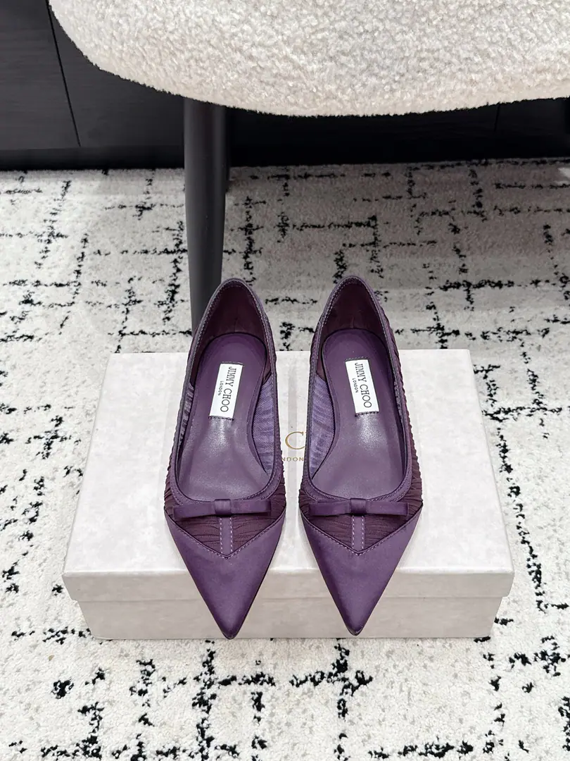 Jimmy Cho* 26/ Spring and summer, a new wrinkled nettuous butterfly with a single shoe on its head. The classic sharp-head shoe-type strap-in-leg effect., Wrinkles.+The combination of bows., I'm so happy to see you., Perfect interpretation.Jimmy Choo ♪ The light-minded romance ♪. The shoe line is flowing., The pointy design is perfect for the foot., Widefoot, The meat and the feet can be easily managed., The upper leg second is a fine foot., It's a good leg.. It's a never-ending stylish shoe in the shoe cabinet., Telecommuting, Date, The full set of events is right in the official setting., You can't make mistakes without closing your eyes.！ ✔️Fabulous.: Silk/The netting. ✔️Uchi.: Lamb skin. ✔️Otsumi!: That's a big one. ✔️size: 35-42（40 41 42Do it.）